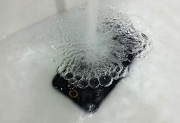 iPhone 6　水中