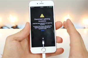 iPhone iOS 10 濡れたlighteningケーブル