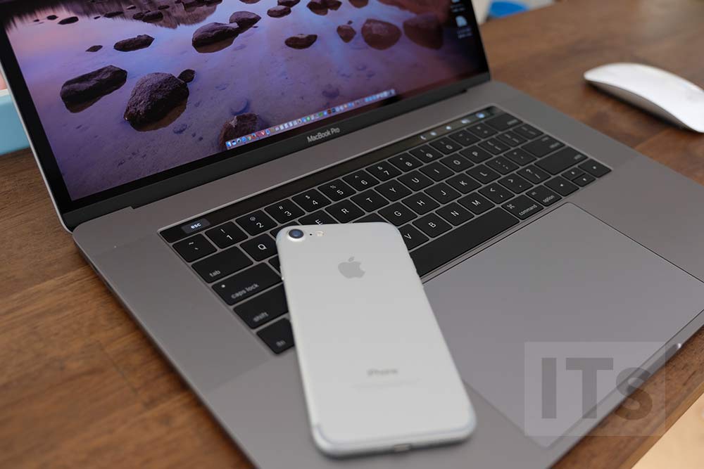 MacBook Pro と iPhone7