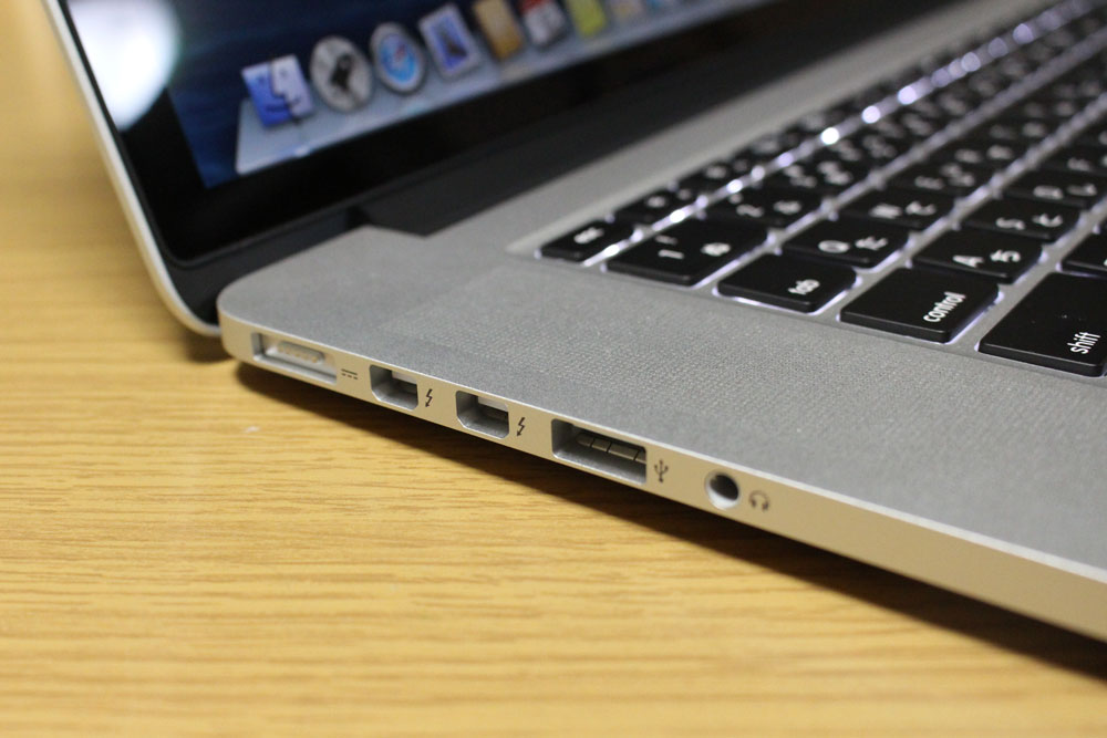 MacBook Pro Retina 15インチ　外観デザイン左側